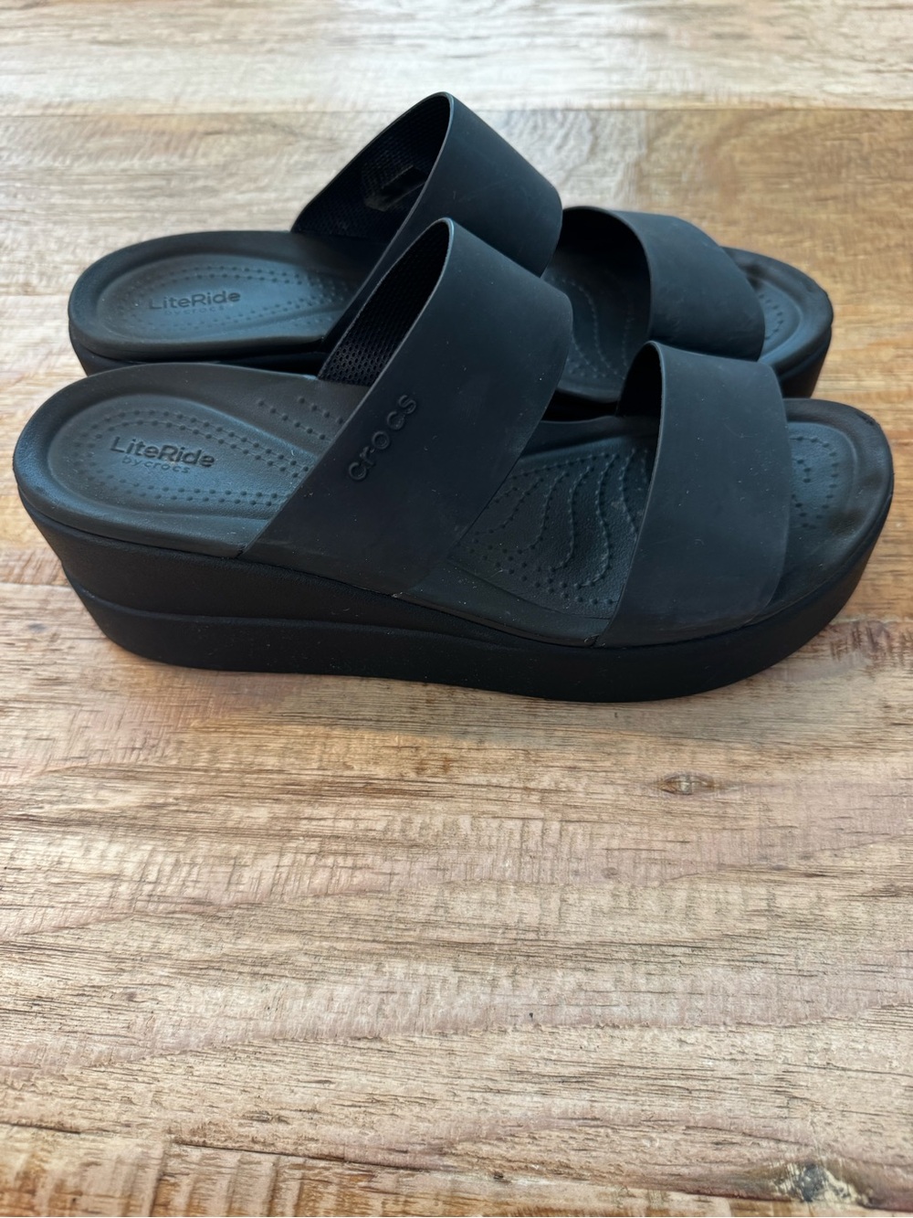 CROCS Brooklyn Low Wedge Black Sandals LiteRide Cushion size 10 - Picture 3 of 9